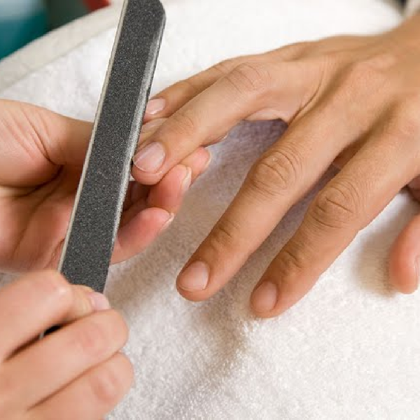Soin des mains et ongles (gommage et masque)